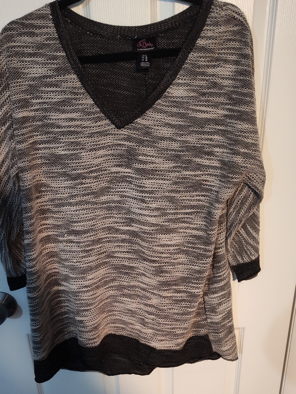 Oh Baby by Motherhood Black and White Marled V-Neck Lightweight Sweater